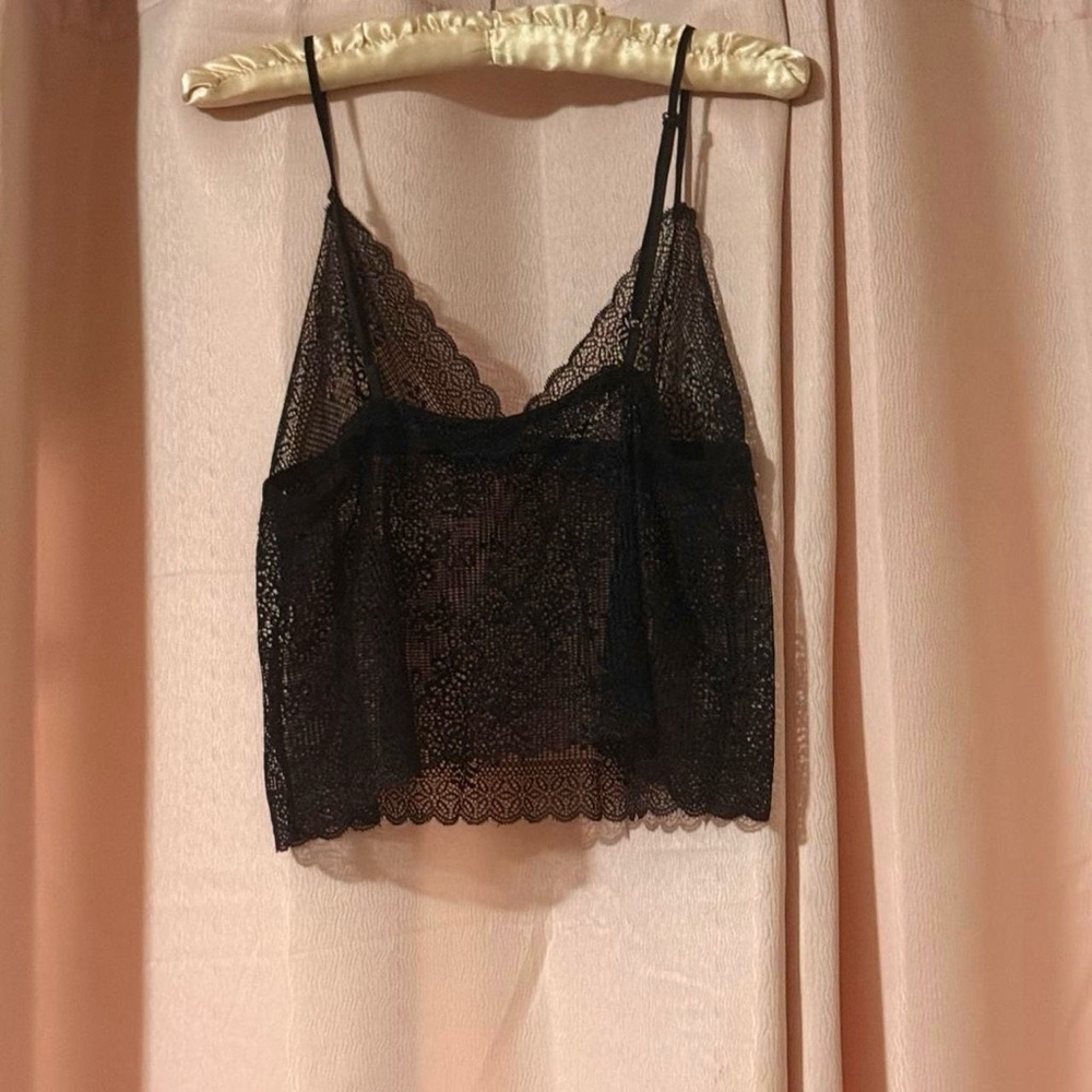 Black Cropped Scalloped Hem Sheer Lace Top - Picture 6 of 8